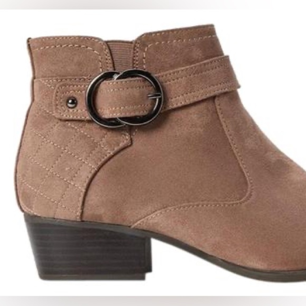 Brown suede Unisa booties